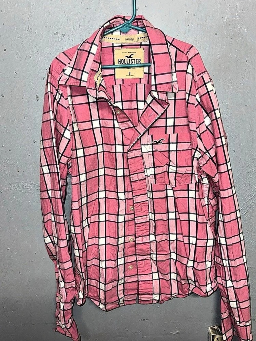 Hollister Plaid Button Down Shirt in Pink & Black Small